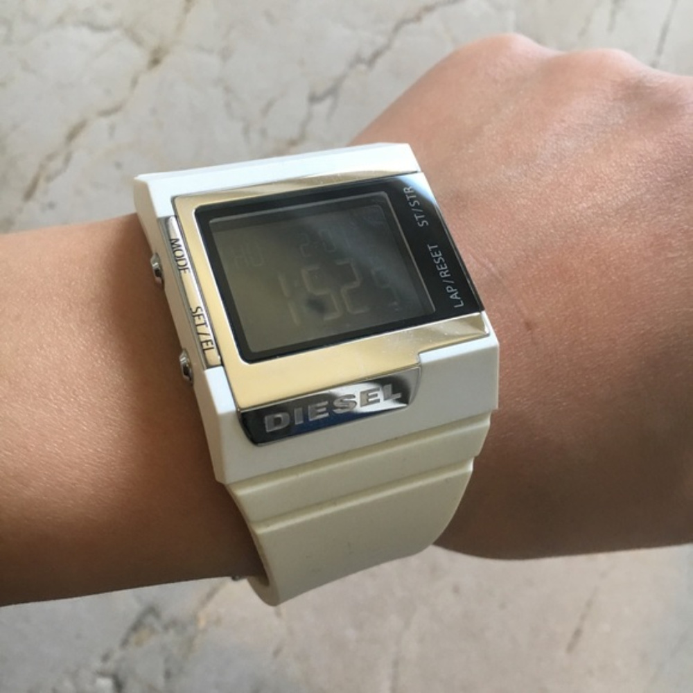 Diesel Dz-7132 in White with original box